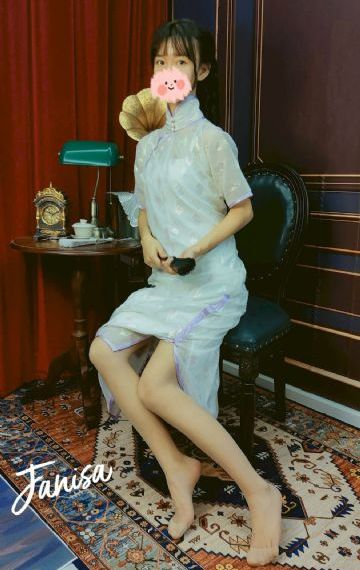 年轻的丝袜老师