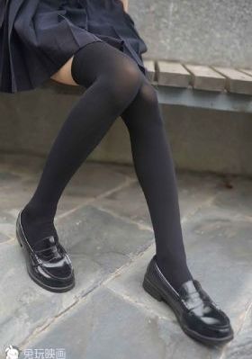 年轻的女教师2在线