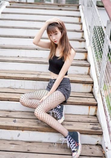 亲嘴扒胸摸屁股激烈下载软件